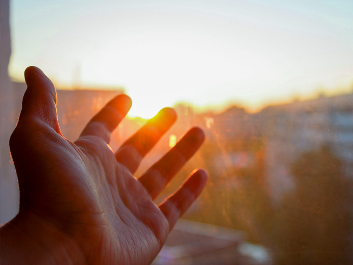 Page Image Vision 720x540 Hand reaching toward sun symbolizing hope of reaching goals
